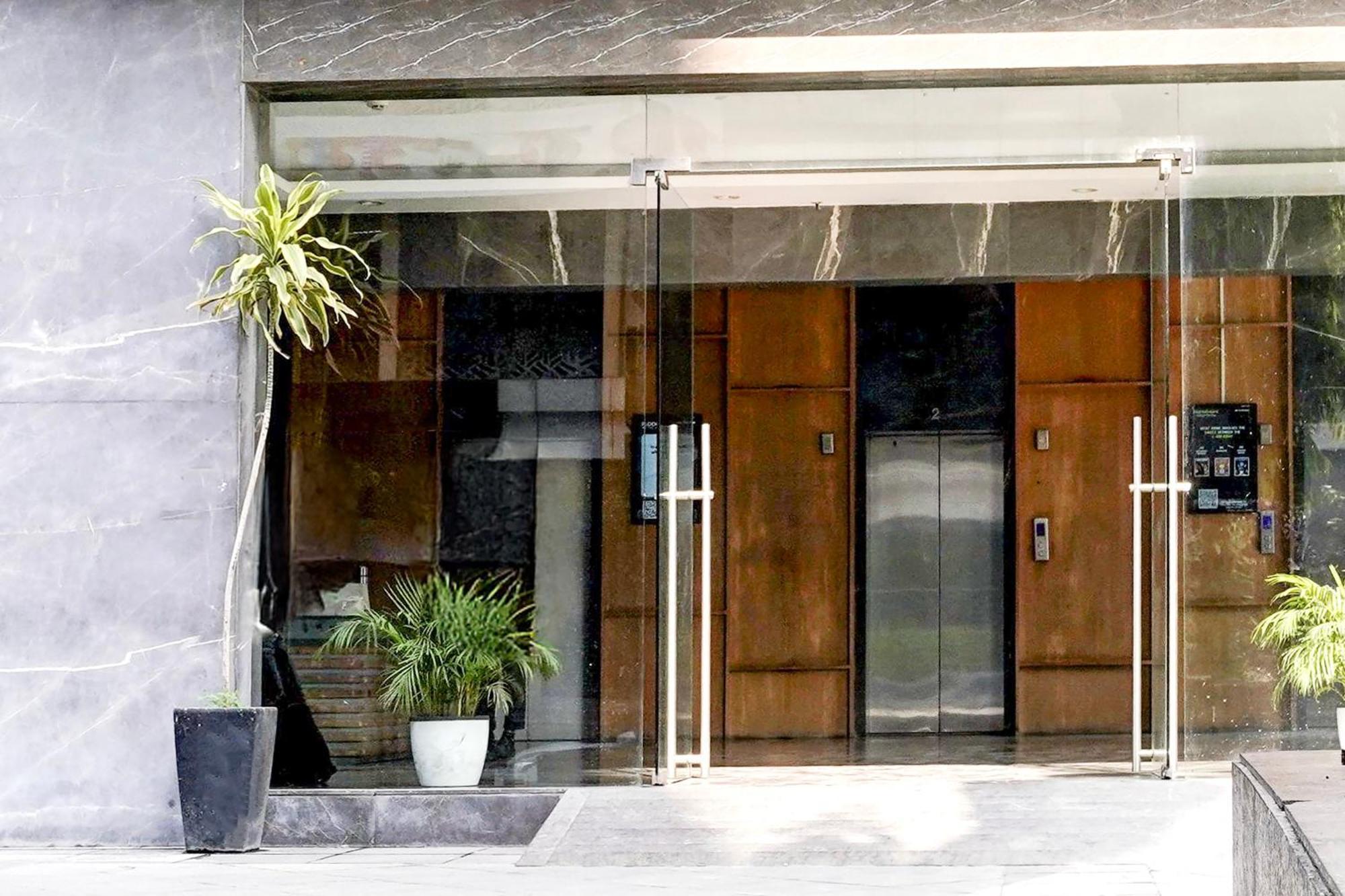 Super Townhouse Pbg Mall Vashi Turambhe Exterior photo