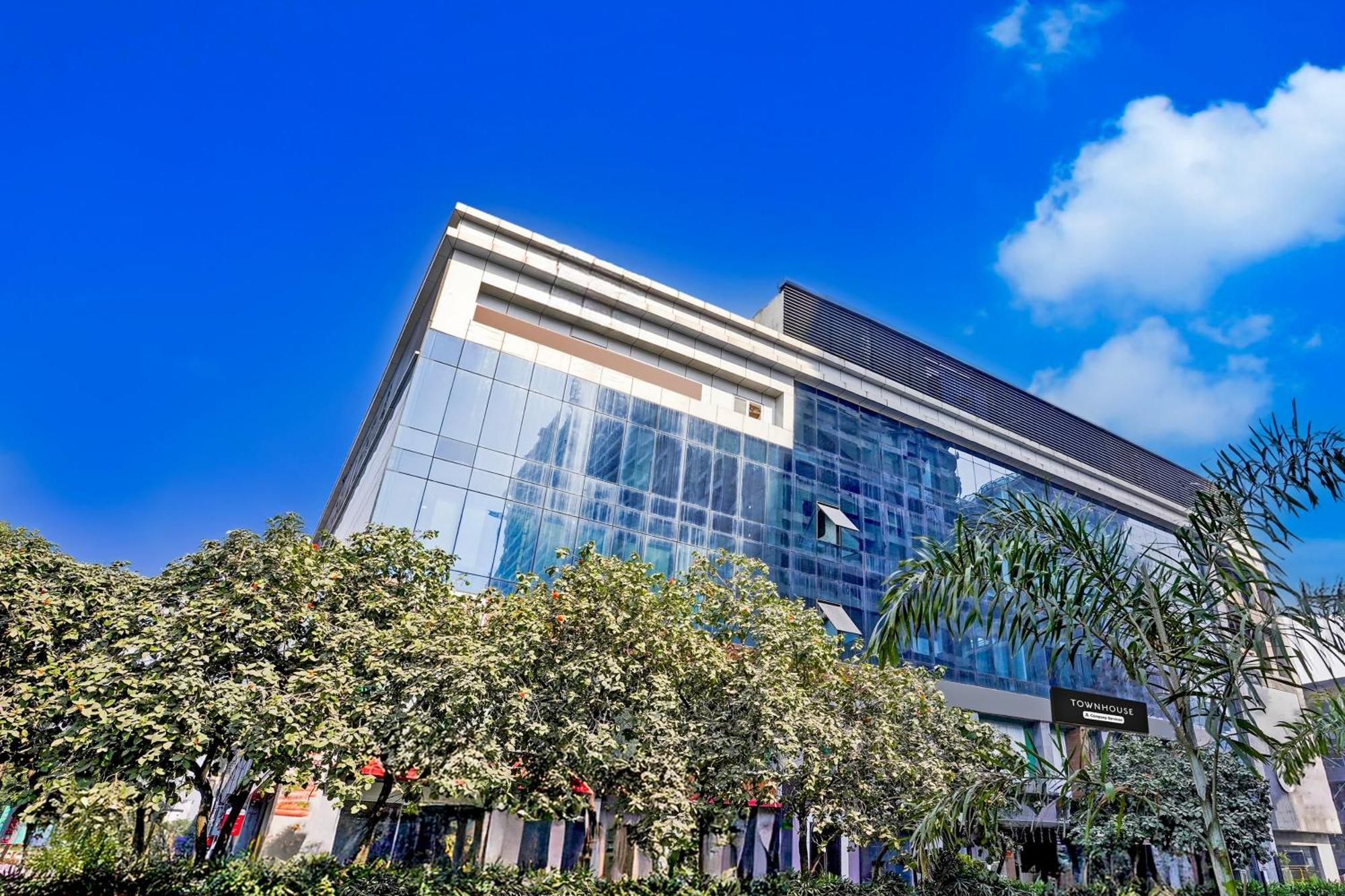 Super Townhouse Pbg Mall Vashi Turambhe Exterior photo
